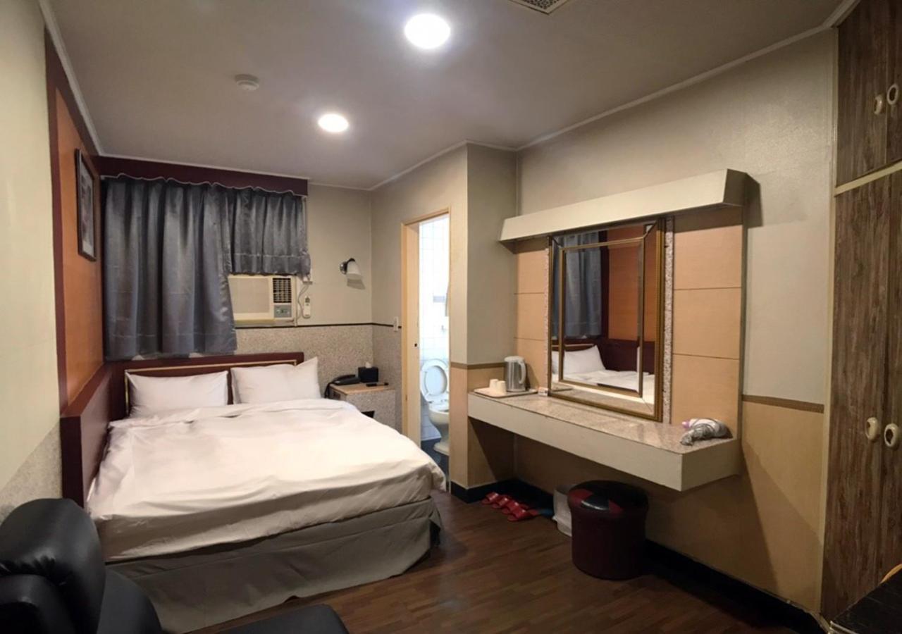 Huang Kai Hotel Тайчжун Экстерьер фото