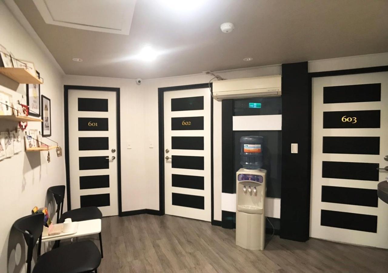 Huang Kai Hotel Тайчжун Экстерьер фото